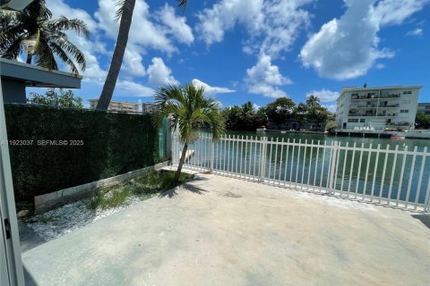 Appartement à louer à Miami Beach, Floride: 2 chambres, 326.09 m2 № 1976612 - photo 13