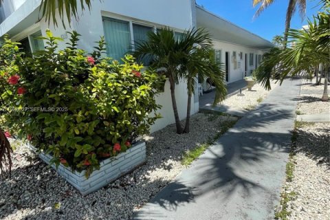 Appartement à louer à Miami Beach, Floride: 2 chambres, 326.09 m2 № 1976612 - photo 3