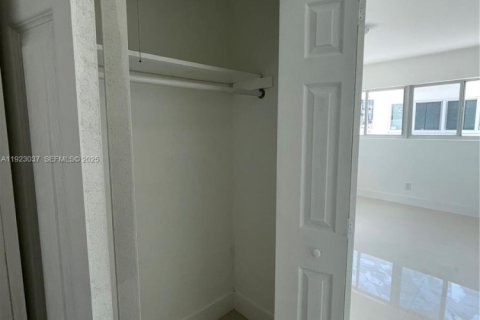 Appartement à louer à Miami Beach, Floride: 2 chambres, 326.09 m2 № 1976612 - photo 19