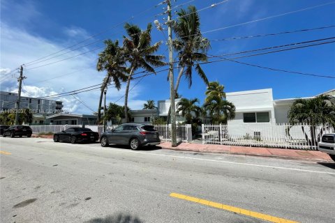 Appartement à louer à Miami Beach, Floride: 2 chambres, 326.09 m2 № 1976612 - photo 1