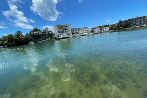 Appartement à louer à Miami Beach, Floride: 2 chambres, 326.09 m2 № 1976612 - photo 25