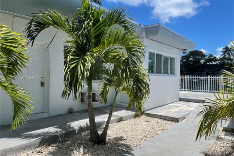 Appartement à louer à Miami Beach, Floride: 2 chambres, 326.09 m2 № 1976612 - photo 30