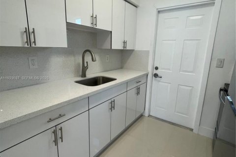 Appartement à louer à Miami Beach, Floride: 2 chambres, 326.09 m2 № 1976612 - photo 6