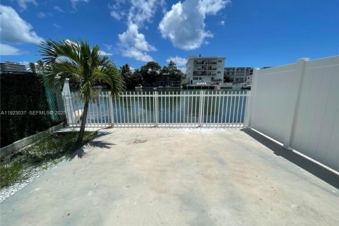 Appartement à louer à Miami Beach, Floride: 2 chambres, 326.09 m2 № 1976612 - photo 14