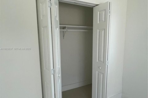 Appartement à louer à Miami Beach, Floride: 2 chambres, 326.09 m2 № 1976612 - photo 17