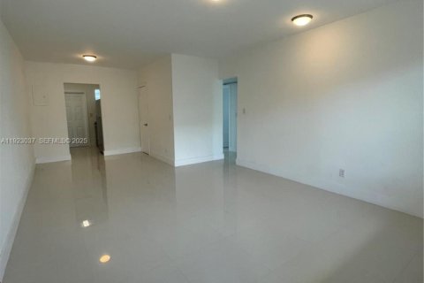 Appartement à louer à Miami Beach, Floride: 2 chambres, 326.09 m2 № 1976612 - photo 5