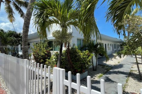 Appartement à louer à Miami Beach, Floride: 2 chambres, 326.09 m2 № 1976612 - photo 2