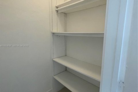 Appartement à louer à Miami Beach, Floride: 2 chambres, 326.09 m2 № 1976612 - photo 10