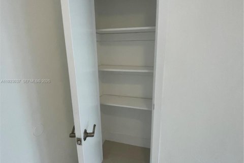 Appartement à louer à Miami Beach, Floride: 2 chambres, 326.09 m2 № 1976612 - photo 8