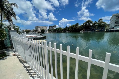 Appartement à louer à Miami Beach, Floride: 2 chambres, 326.09 m2 № 1976612 - photo 22