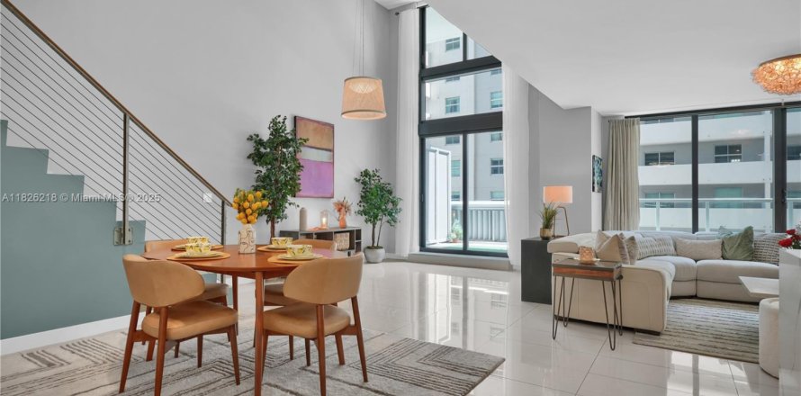 Condominio en Miami, Florida, 3 dormitorios № 1794626