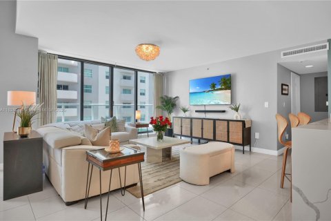 Condominio en venta en Miami, Florida, 3 dormitorios, 179.3 m2 № 1794626 - foto 6