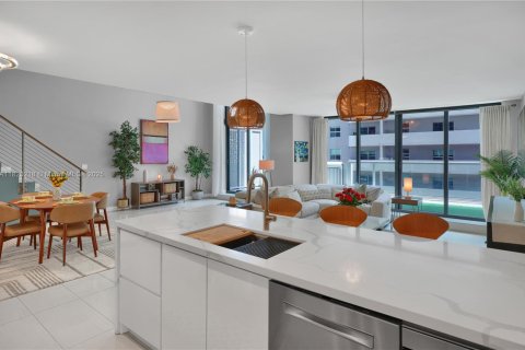 Condominio en venta en Miami, Florida, 3 dormitorios, 179.3 m2 № 1794626 - foto 10