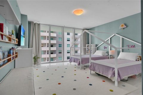 Condominio en venta en Miami, Florida, 3 dormitorios, 179.3 m2 № 1794626 - foto 17