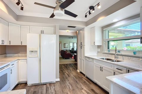 House in Bradenton, Florida 2 bedrooms, 132.39 sq.m. № 1642152 - photo 10