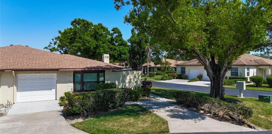 House in Bradenton, Florida 2 bedrooms, 132.39 sq.m. № 1642152