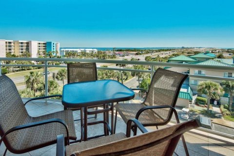 Condo in Fort Walton Beach, Florida  № 590129 - photo 1