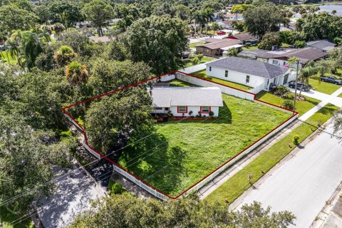 House in Cocoa, Florida 3 bedrooms, 109.62 sq.m. № 1883355 - photo 11