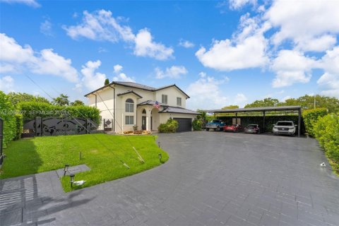 Casa en Miami, Florida 4 dormitorios, 295.06 m2 № 2292397