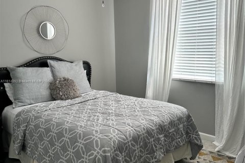 Casa en venta en Miramar, Florida, 5 dormitorios, 290.13 m2 № 1766466 - foto 15