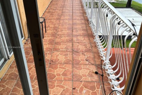Casa en venta en Miramar, Florida, 5 dormitorios, 290.13 m2 № 1766466 - foto 27