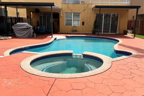 Casa en venta en Miramar, Florida, 5 dormitorios, 290.13 m2 № 1766466 - foto 3