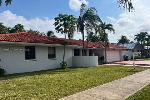Villa ou maison à louer à Miami, Floride: 4 chambres, 201.6 m2 № 1930353 - photo 2