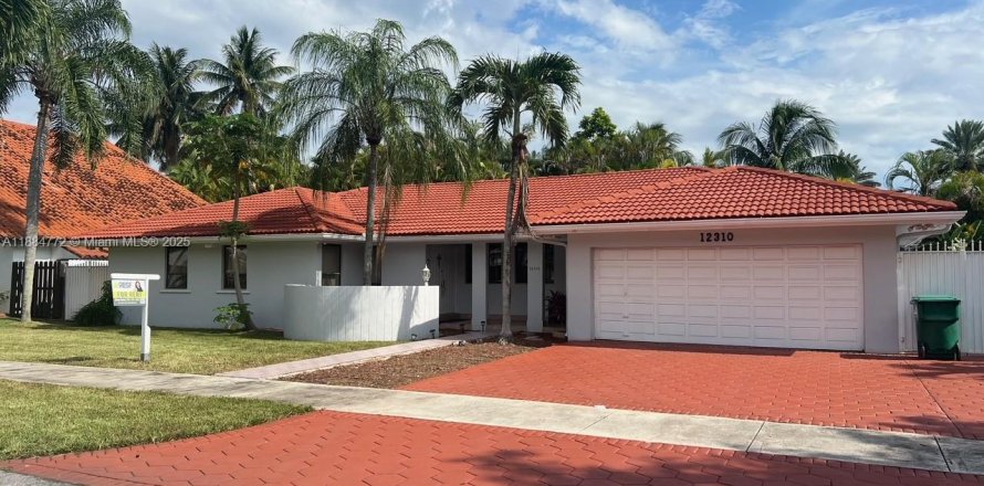 Villa ou maison à Miami, Floride 4 chambres, 201.6 m2 № 1930353