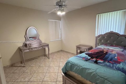 Villa ou maison à louer à Miami, Floride: 4 chambres, 201.6 m2 № 1930353 - photo 11