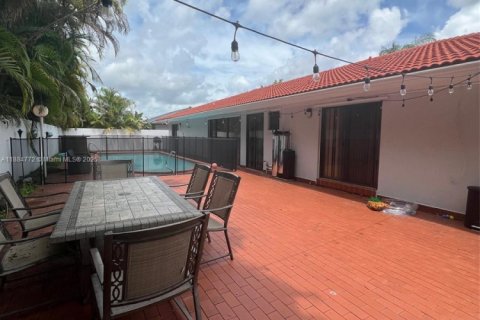 Villa ou maison à louer à Miami, Floride: 4 chambres, 201.6 m2 № 1930353 - photo 14