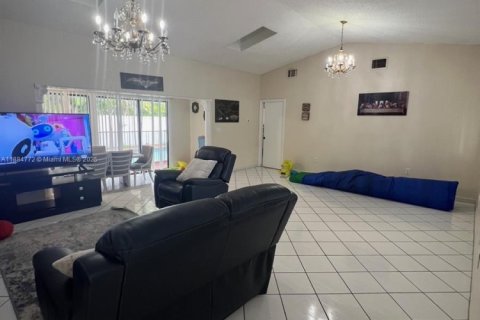 Villa ou maison à louer à Miami, Floride: 4 chambres, 201.6 m2 № 1930353 - photo 7