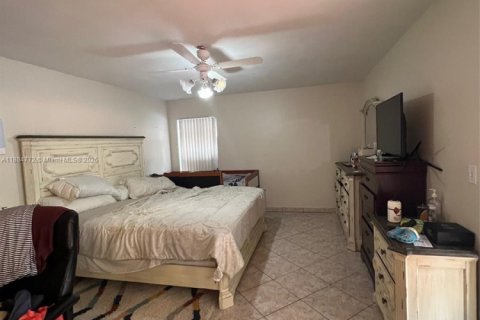 Villa ou maison à louer à Miami, Floride: 4 chambres, 201.6 m2 № 1930353 - photo 10
