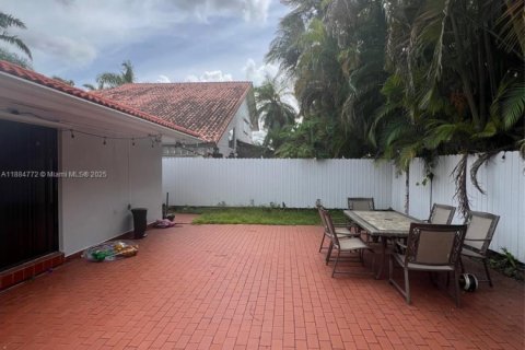 Villa ou maison à louer à Miami, Floride: 4 chambres, 201.6 m2 № 1930353 - photo 13