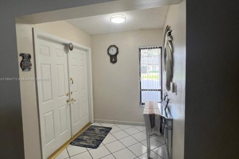 Villa ou maison à louer à Miami, Floride: 4 chambres, 201.6 m2 № 1930353 - photo 6