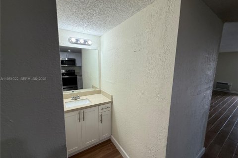 Villa ou maison à louer à Miami, Floride: 1 chambre, 5017.28 m2 № 2021834 - photo 6