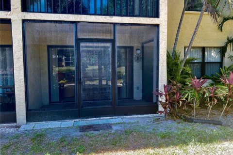 Condo in Bradenton, Florida, 2 bedrooms  № 1608887 - photo 1