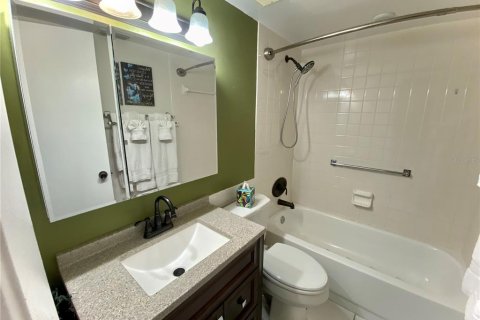 Condo in Bradenton, Florida, 2 bedrooms  № 1608887 - photo 16