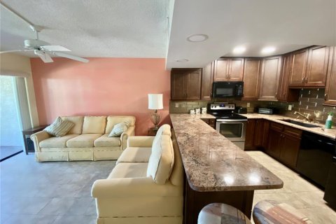 Condo in Bradenton, Florida, 2 bedrooms  № 1608887 - photo 13