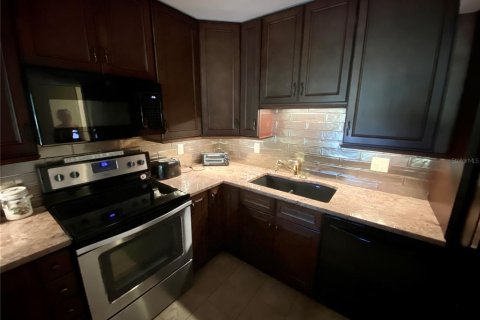 Condo in Bradenton, Florida, 2 bedrooms  № 1608887 - photo 11