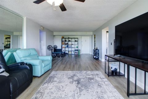 Copropriété à vendre à Tamarac, Floride: 2 chambres, 98.48 m2 № 1999390 - photo 8