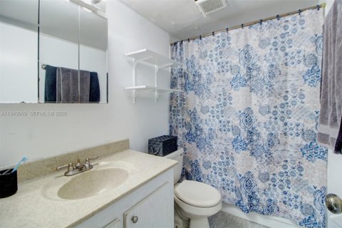 Copropriété à vendre à Tamarac, Floride: 2 chambres, 98.48 m2 № 1999390 - photo 11