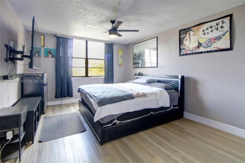 Copropriété à vendre à Tamarac, Floride: 2 chambres, 98.48 m2 № 1999390 - photo 9