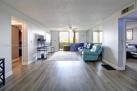 Copropriété à vendre à Tamarac, Floride: 2 chambres, 98.48 m2 № 1999390 - photo 3