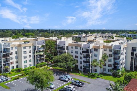 Copropriété à vendre à Tamarac, Floride: 2 chambres, 98.48 m2 № 1999390 - photo 2