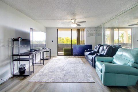 Copropriété à vendre à Tamarac, Floride: 2 chambres, 98.48 m2 № 1999390 - photo 4