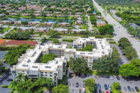 Copropriété à vendre à Tamarac, Floride: 2 chambres, 98.48 m2 № 1999390 - photo 17