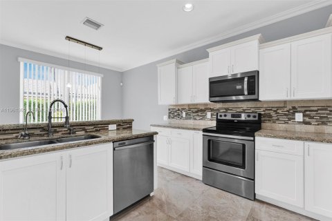 Снять в аренду виллу или дом в Уэстон, Флорида 4 спальни, 208.1м2, № 2023272 - фото 10