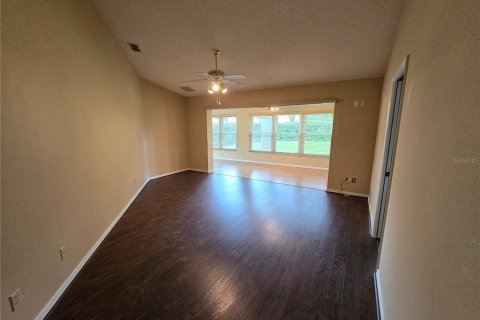 House in New Port Richey, Florida 2 bedrooms, 206.61 sq.m. № 1833322 - photo 18