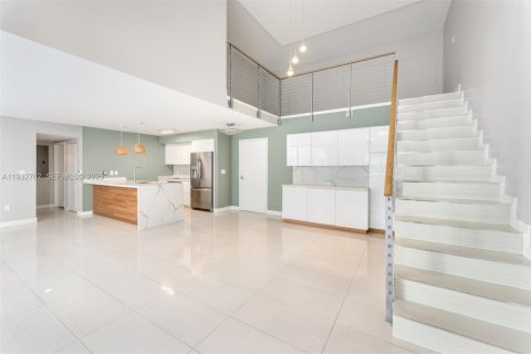 Condo in Miami, Florida, 3 bedrooms  № 1994102 - photo 5