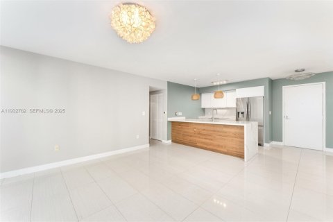 Condo in Miami, Florida, 3 bedrooms  № 1994102 - photo 6